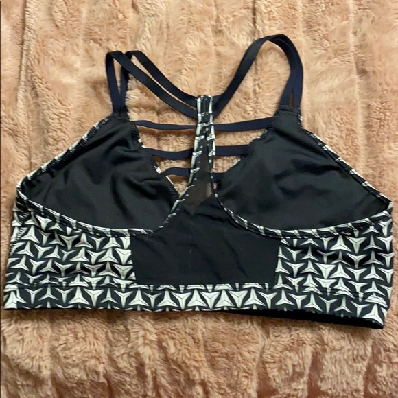 Victoria’s Secret Sports Bra - Picture 2 of 4